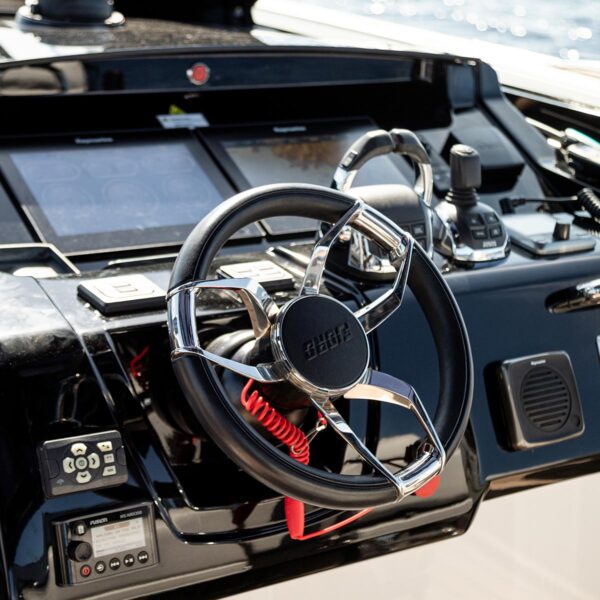 boot_fjord-48-open_lucky_charter_04_mallorca_steuerung