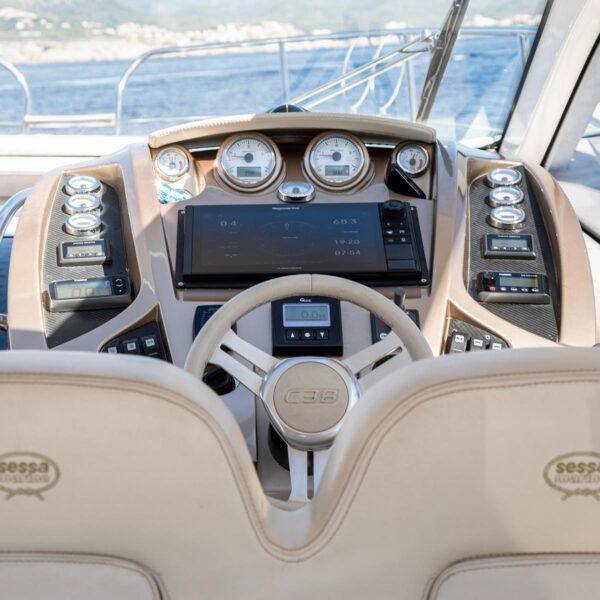 boot_mieten_sessaC38_lucky_charter_mallorca_04_steuerung