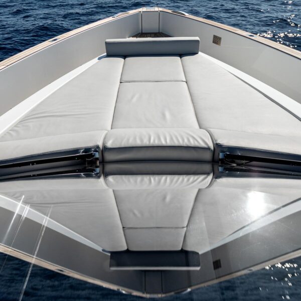 lucky_charter_fjord48open_liegeflaeche_vorne