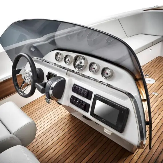 Frauscher 858 Fantom Air yacht cockpit Mallorca