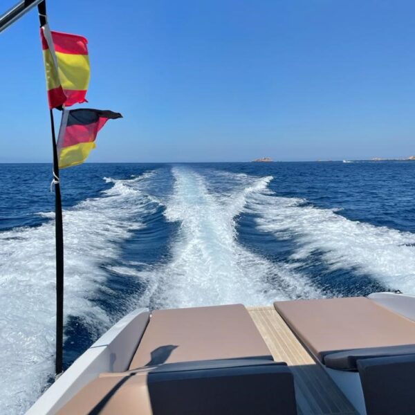 Frauscher 858 Fantom Air relaxing area Mallorca charter