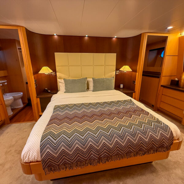 yacht-bromas-86ft-master-cabin